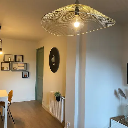 L'accalmie - Center
